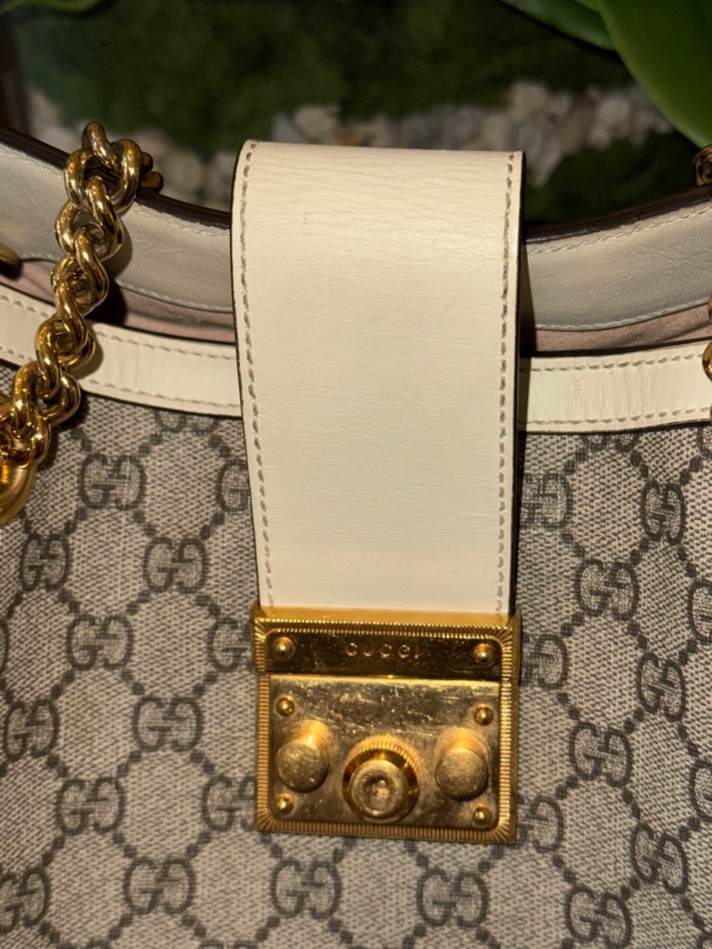Medium Gucci GG Supreme Canvas Shoulder Bag with White Trim & Gold Hardware - Picture 5 of 11